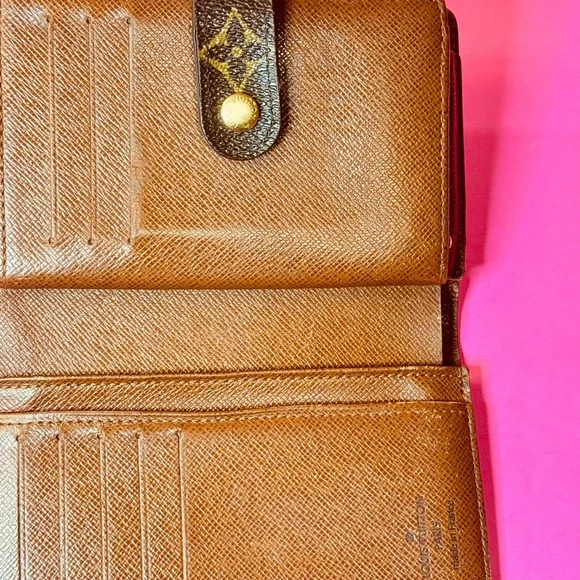 Louis Vuitton the Kisslock Brown Monograms Wallet - Picture 7 of 13